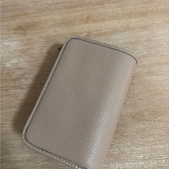 Coach Women’s Polished Pebble Leather Tabby Medium Wallet - Picture 4 of 7